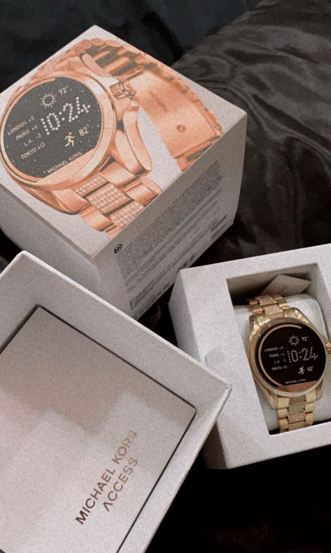 Michael kors top smartwatch box