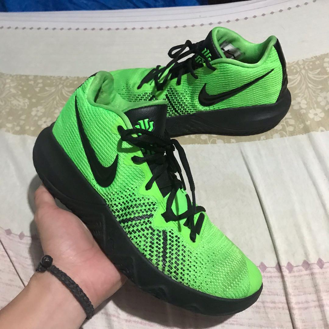 Kyrie flytrap grinch store