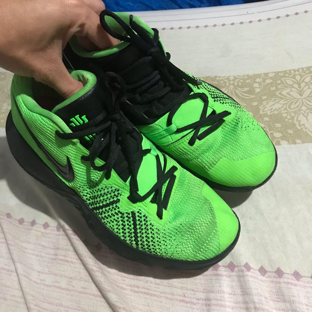 Kyrie flytrap grinch top