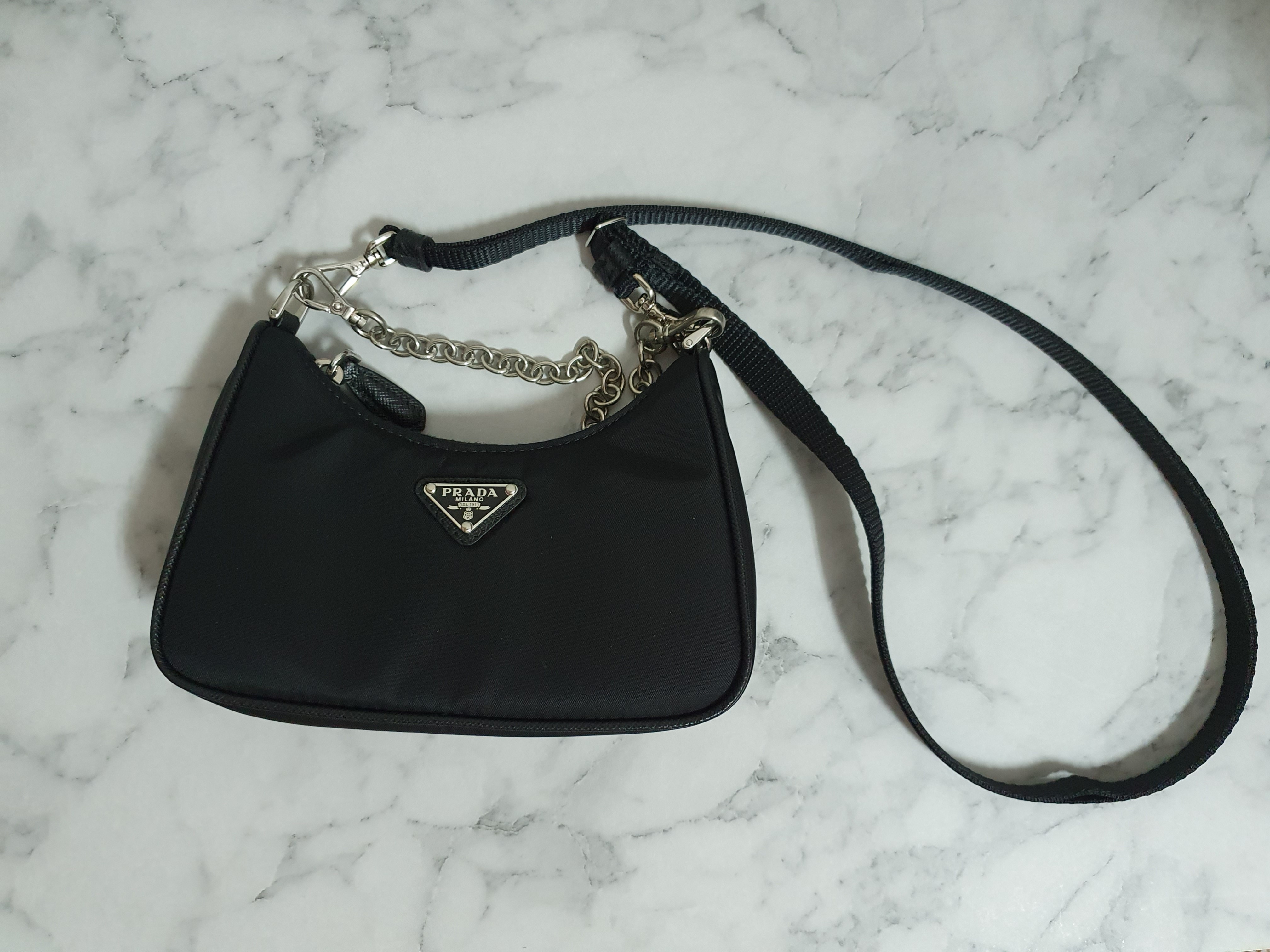PRADA MINI HOBO 黑色款 停產款, 她的時尚, 包包、錢包, 錢包、皮夾在旋轉拍賣