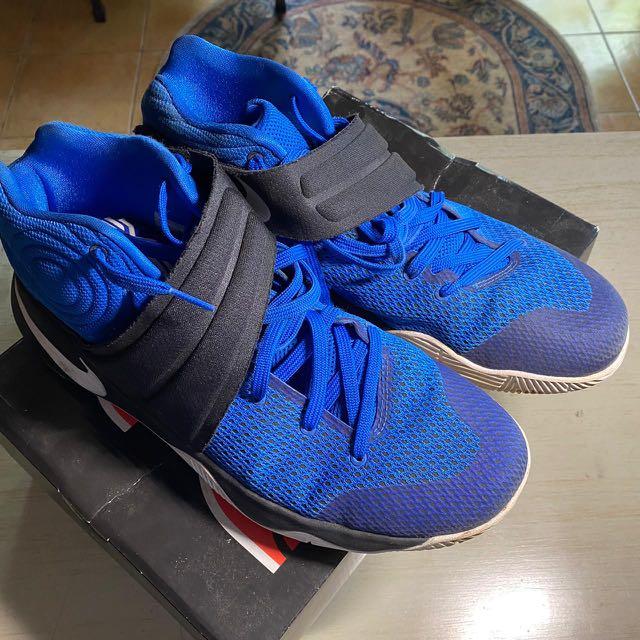 sepatu kyrie 2