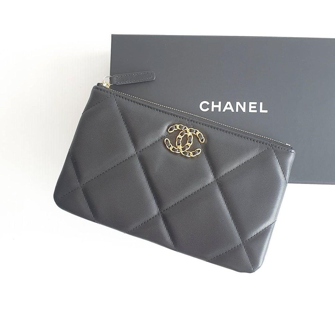 Small Pouch Chanel 19 series 30, Luxury, Bags & Wallets on Carousell