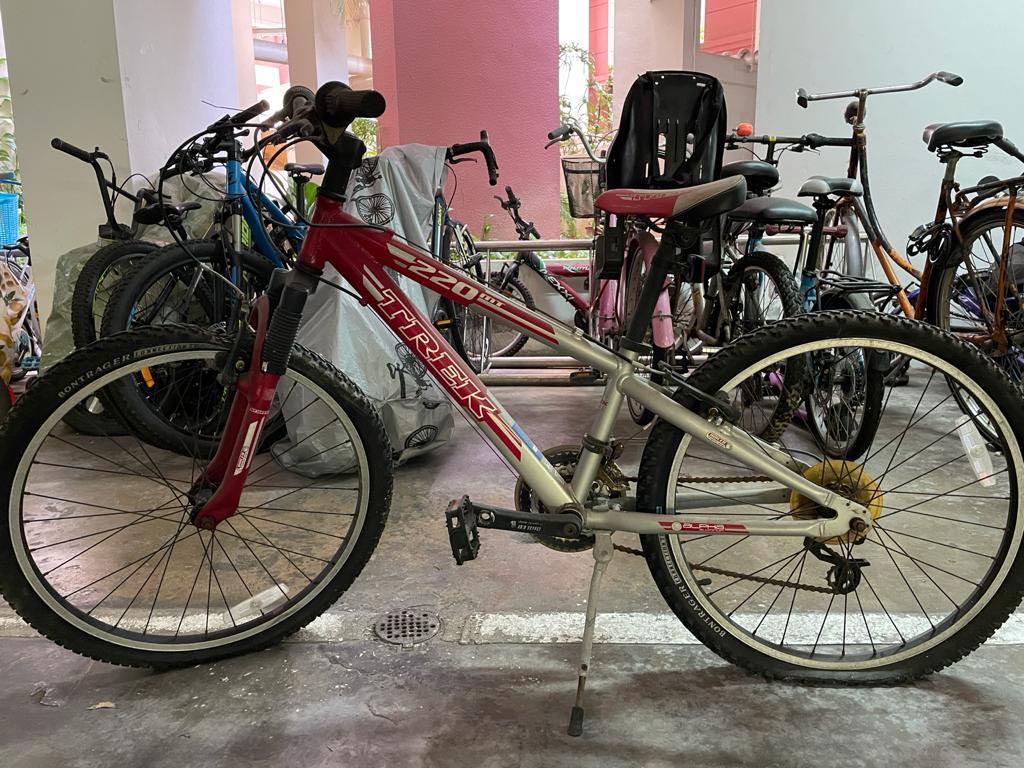 Trek mountain bike MT 220 for kids red