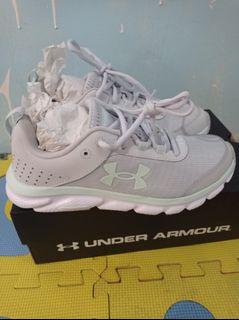 Under armour charged assert 8 size 7.5