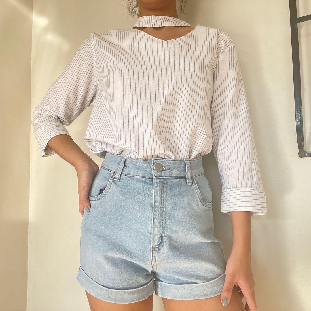 V Neck Choker Style White Long Sleeves (Category: Longsleeves) located in Cavite. Submitted by daniellethings (Listing ID 1073261200, Image 2). Description: 𝕀𝕥𝕖𝕞 𝔻𝕖𝕥𝕒𝕚𝕝𝕤 ~ thrifted and barely worn ~ color: white with navy blue dotted vertical stripes ~ size: xs ~ fabric: cotton ~ length: reaches below the crotch area (model’s height: 5’2”) .