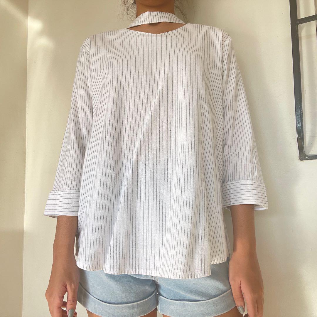 V Neck Choker Style White Long Sleeves (Category: Longsleeves) located in Cavite. Submitted by daniellethings (Listing ID 1073261200, Image 3). Description: 𝕀𝕥𝕖𝕞 𝔻𝕖𝕥𝕒𝕚𝕝𝕤 ~ thrifted and barely worn ~ color: white with navy blue dotted vertical stripes ~ size: xs ~ fabric: cotton ~ length: reaches below the crotch area (model’s height: 5’2”) .