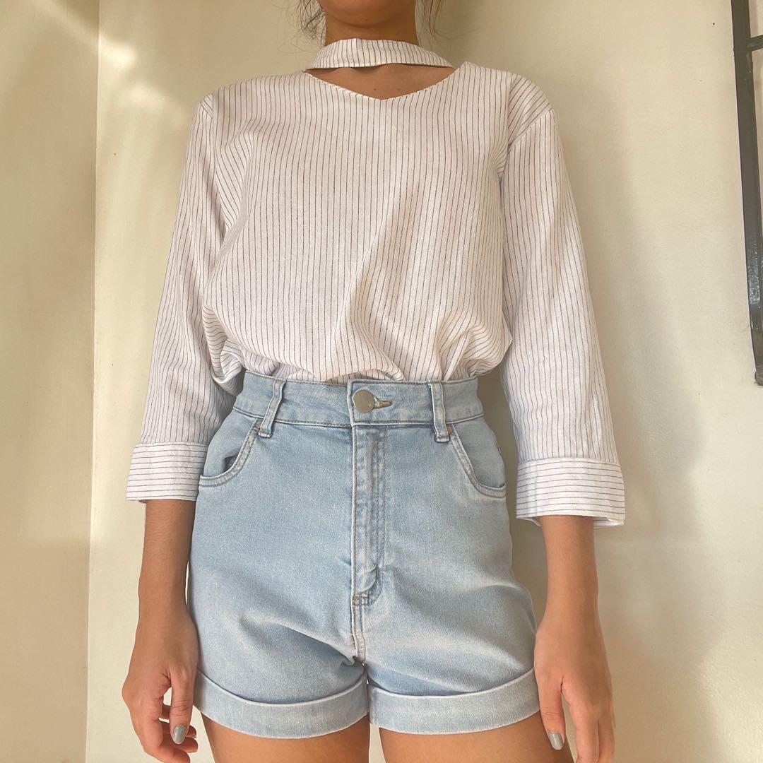 V Neck Choker Style White Long Sleeves (Category: Longsleeves) located in Cavite. Submitted by daniellethings (Listing ID 1073261200, Image 1). Description: 𝕀𝕥𝕖𝕞 𝔻𝕖𝕥𝕒𝕚𝕝𝕤 ~ thrifted and barely worn ~ color: white with navy blue dotted vertical stripes ~ size: xs ~ fabric: cotton ~ length: reaches below the crotch area (model’s height: 5’2”) .