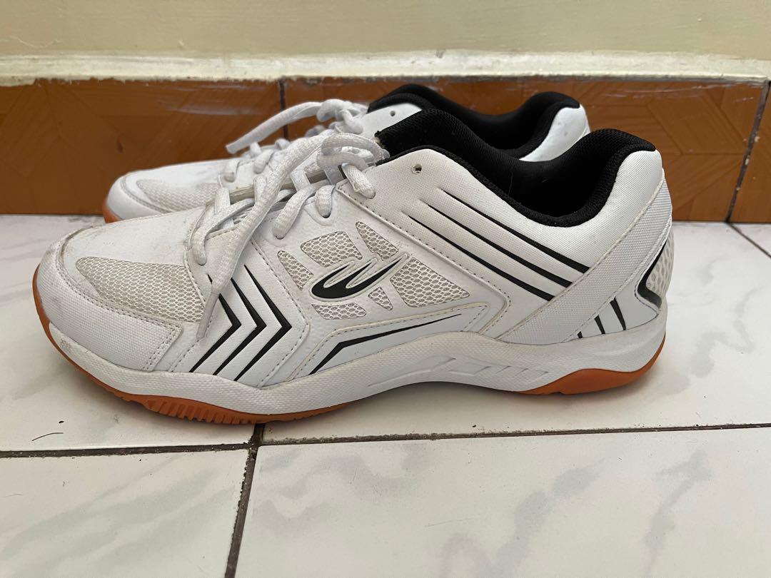 World Balance court grind shoes