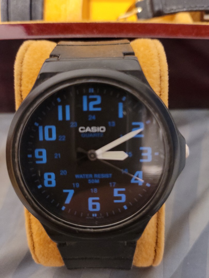 2nd hand watch, Mobile Phones & Gadgets, Wearables & Smart Watches on