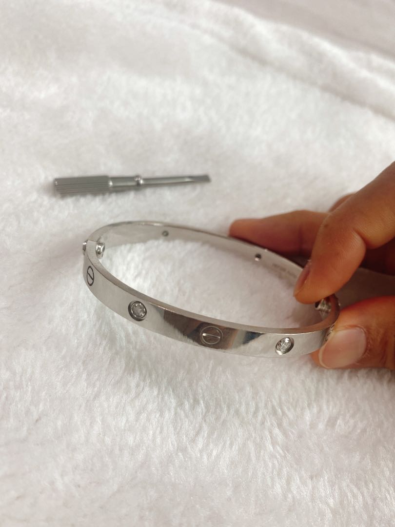 Cartier love bracelet outlet 4 diamonds white gold