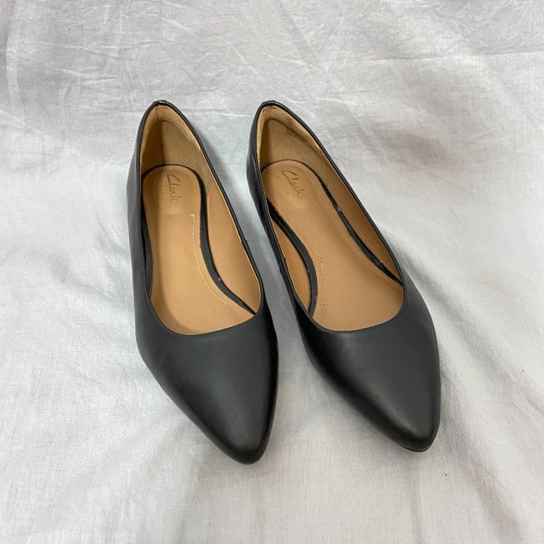 Clarks Corabeth Abby Pointed Leather Flats in Black