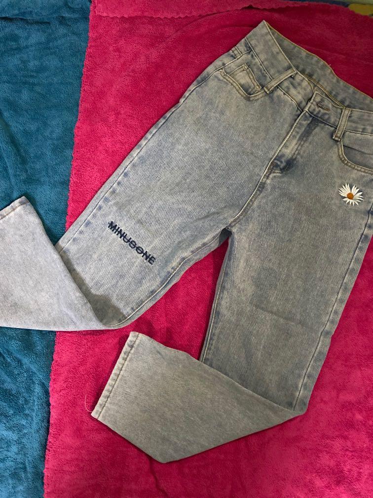 high waist cute pants (Category: Other Bottoms) located in Caloocan City. Submitted by chwinses (Listing ID 1073486234, Image 1). Description: used once.
