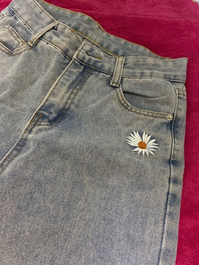 high waist cute pants (Category: Other Bottoms) located in Caloocan City. Submitted by chwinses (Listing ID 1073486234, Image 3). Description: used once.