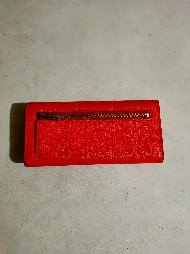 j.estina long wallet (Category: Luxury Bags & Wallets) located in Manila. Submitted by alilongthrift (Listing ID 1073452911, Image 2). Description: FOR SALE ONLY Price + fee J.estina long wallet Peach Good condition Ykk zipper 100%LEGIT USED BUT NOT TOTALLY ABUSED DELIVERY THRU MR.SPEEDY AROUND METRO MANILA PAG SHIPPED NAMAN PO THRU J&T EXPRESS SHOULDER NIYO PO YUNG DELIVERY FEE OR SHIPPING FEE.