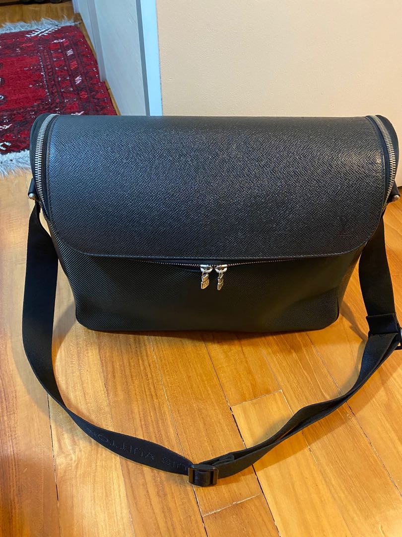 Louis Vuitton Taiga Taimyr Messenger Bag - Black Messenger Bags