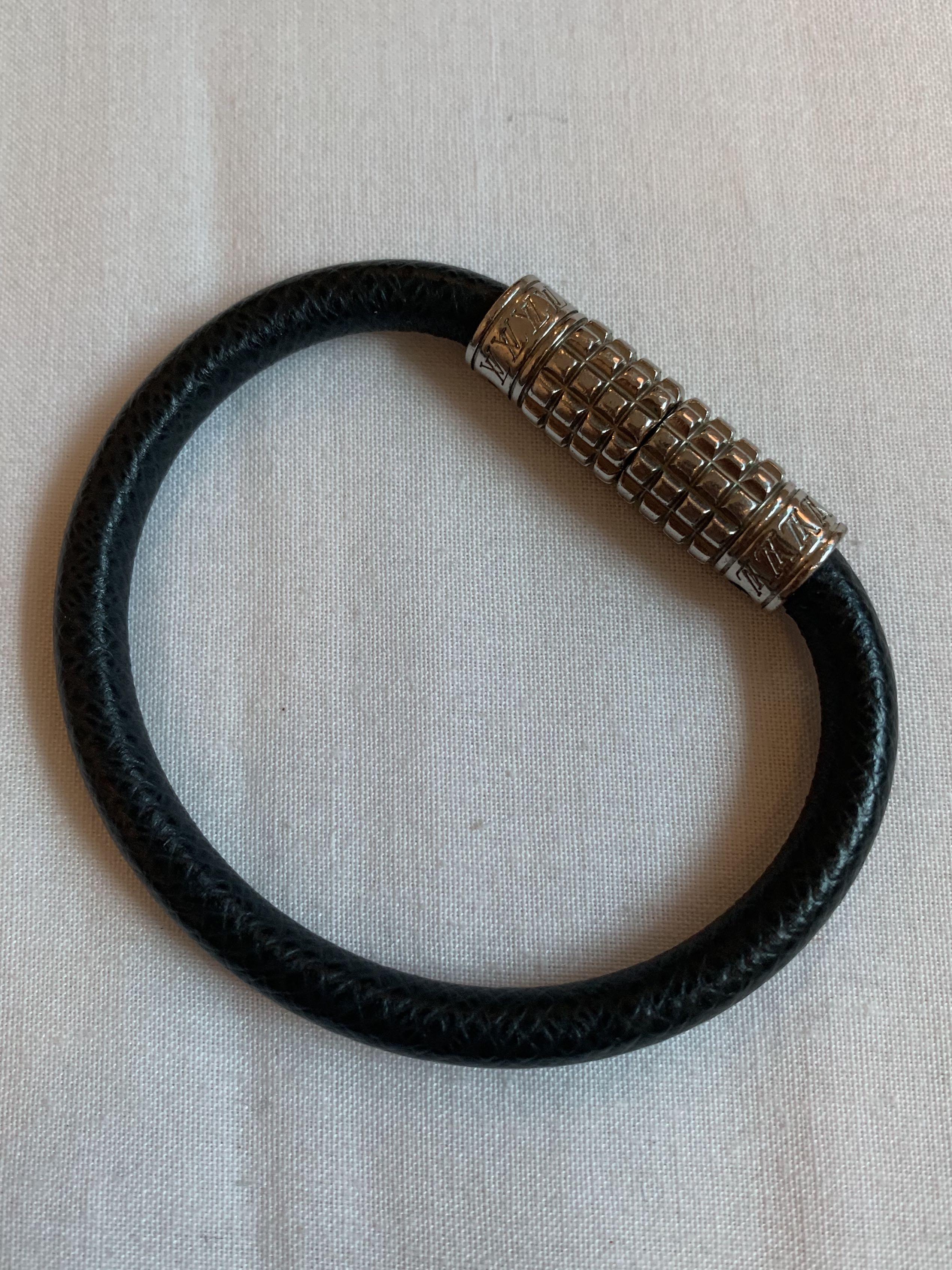 Louis Vuitton Taiga Digit Bracelet Black Metal ref.733289 - Joli