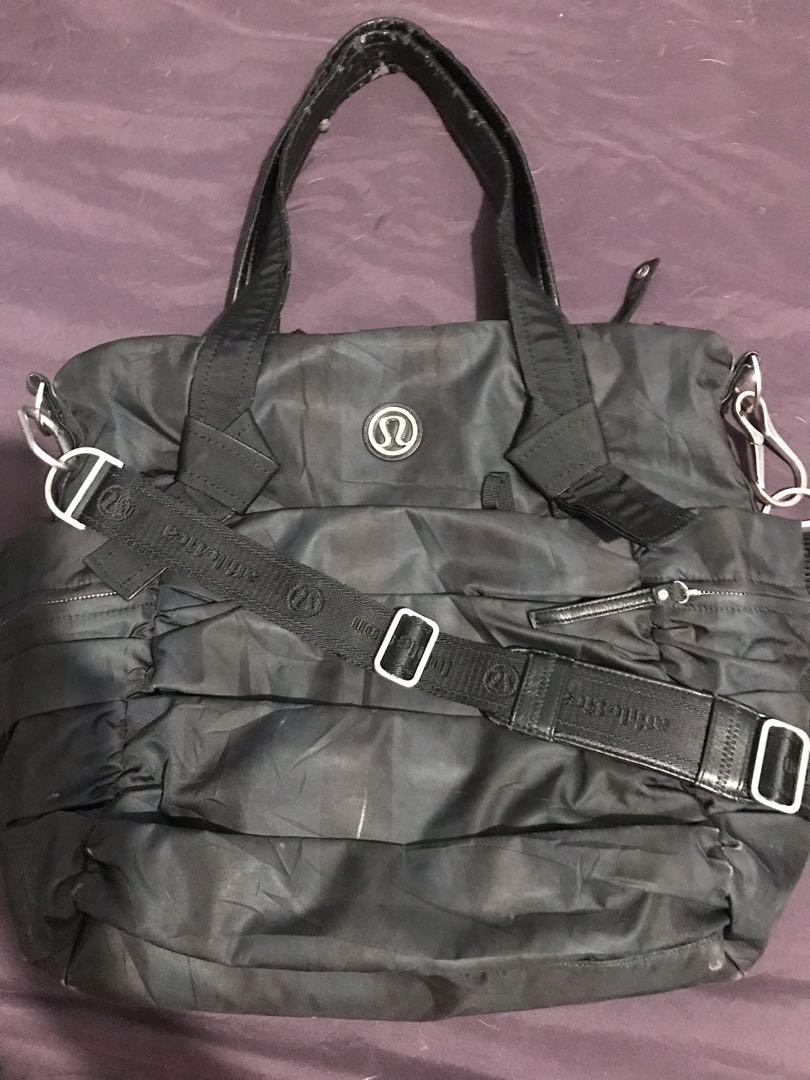 Lululemon best sale triumphant tote