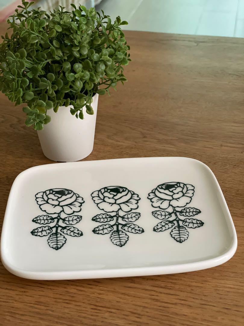 Marimekko【日本限定】Vihkiruusu plate, 傢俬＆家居, 其他 Carousell