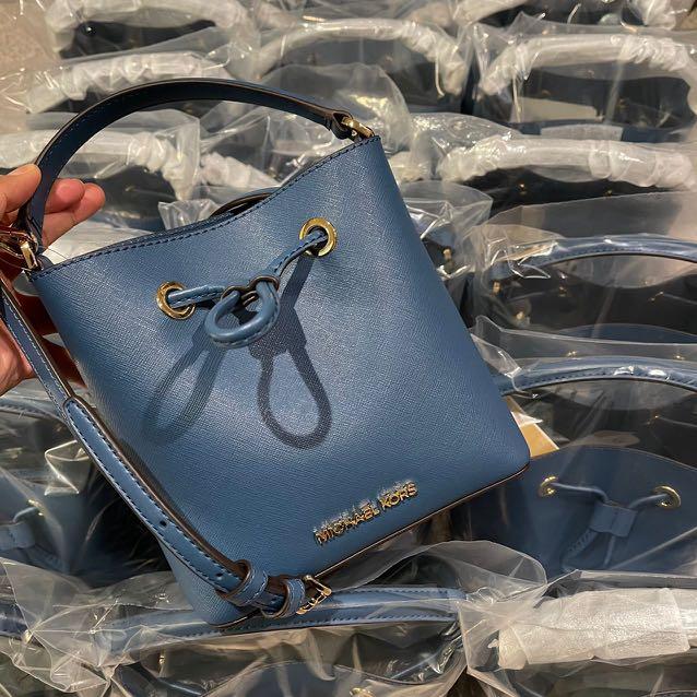 Michael kors medium suri bucket bag, Women's Fashion, Bags & Wallets,  Cross-body Bags on Carousell