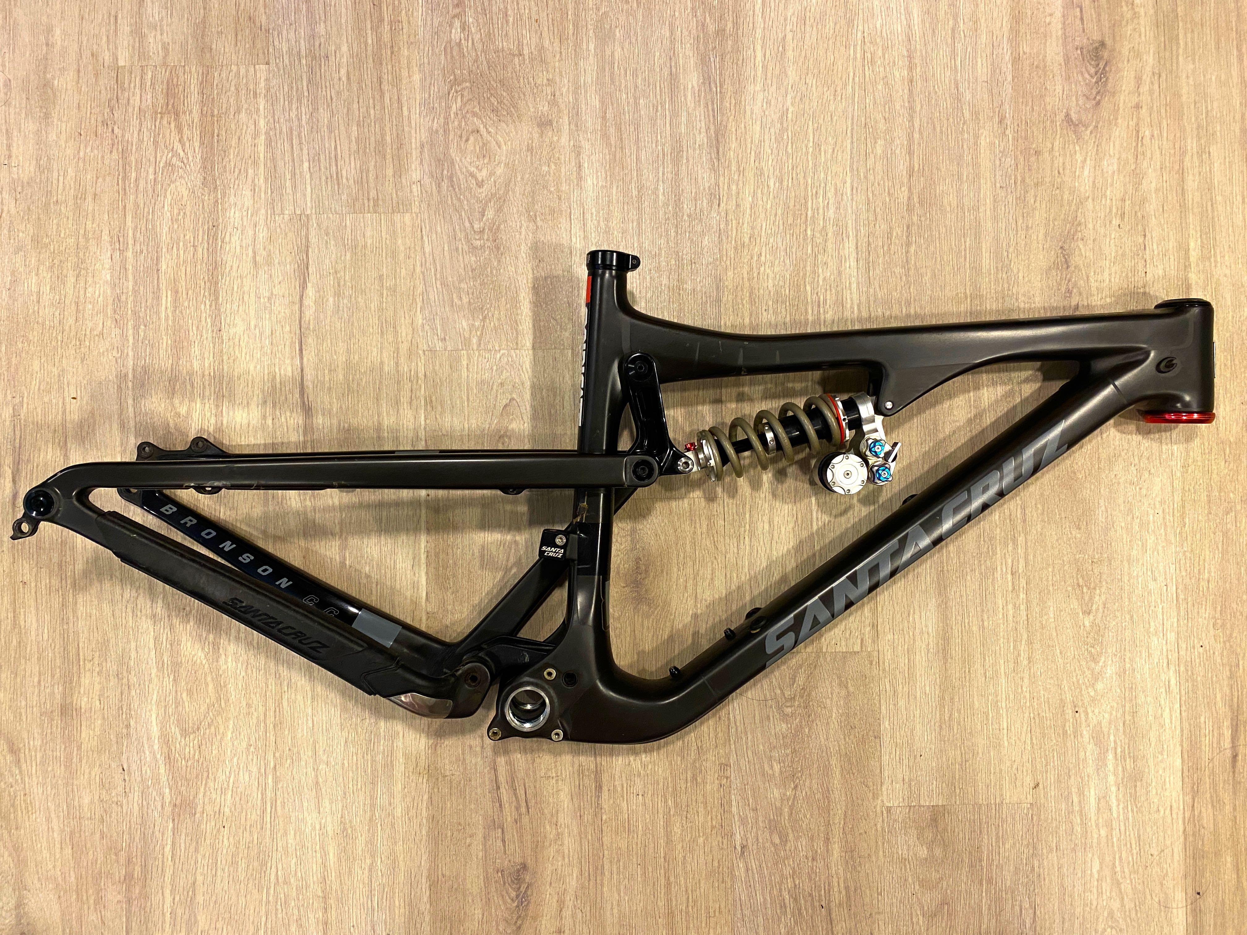 Santa Cruz Bronson CC Medium with Push Elevensix Coil Spring Rear