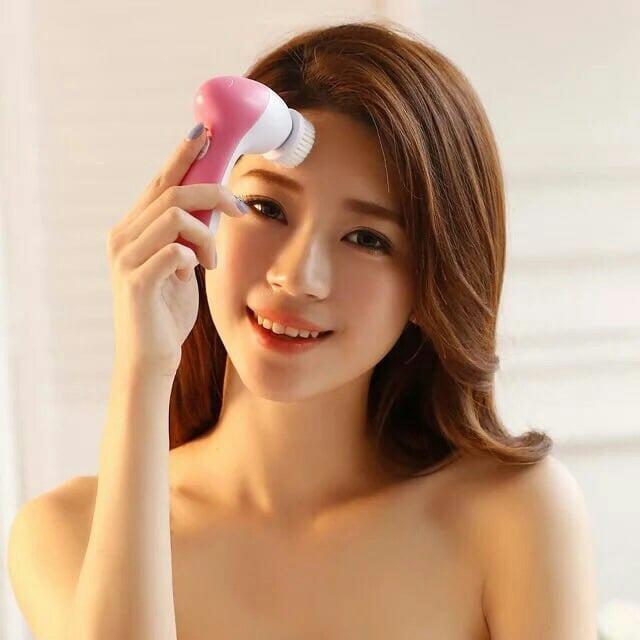 5 IN 1 BEAUTY CARE FACE MASSAGER (Category: Massage Devices) located in Manila. Submitted by christimjose09 (Listing ID 1073749310, Image 3). Description: Product details: ✔️Exfoliate dead skin cells to reveal radiant and youthful skin. ✔️Reduce and erase fine lines & blackheads. ✔️Makeup sponge head: massage clean, comfortable texture, soft touch, massage and clean at the same time. ✔️Scrub massage head: remove aging keratin, pay attention not t