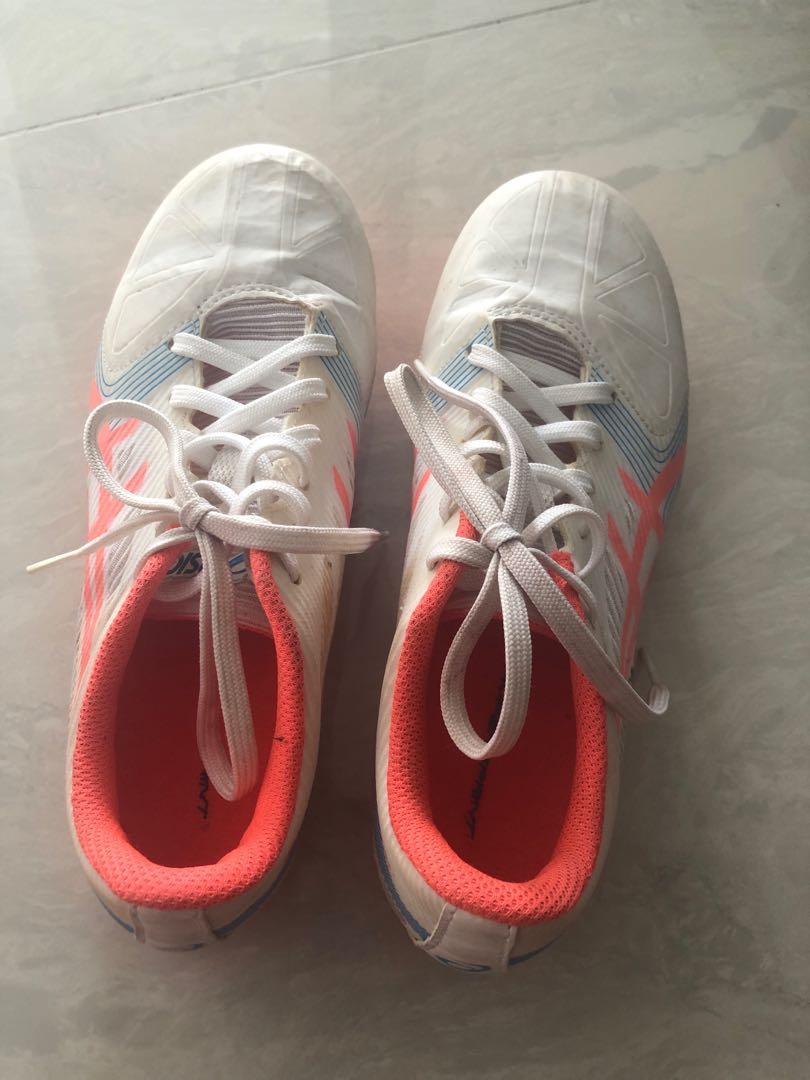 asics kids spikes