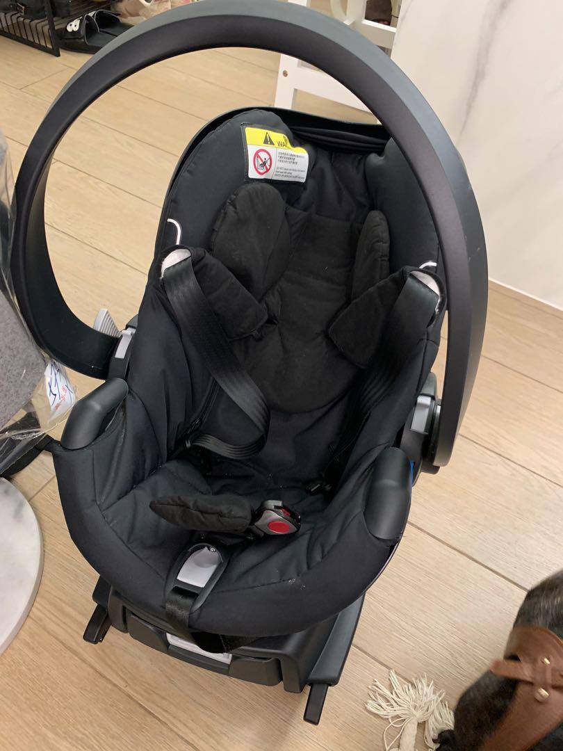 Babyzen besafe iZI carseat (black) + isofix 外出用品, 安全座椅- Carousell