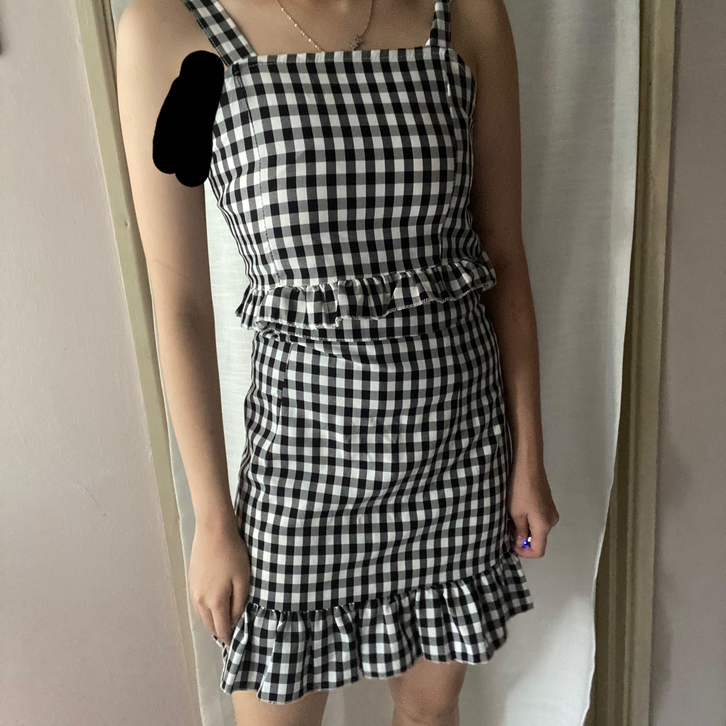 Checkered set (Category: Blouses) located in Puchong. Submitted by blinkkk21 (Listing ID 1073663382, Image 1). Description: Can be sell separately Top only - rm10 Skirt only - rm12 Set - rm20.
