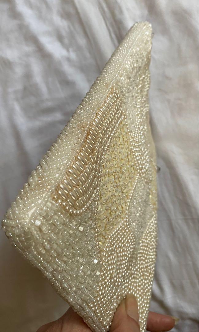 Formal sequins clutch (Category: Clutches) located in Quezon City. Submitted by irenerc (Listing ID 1073647023, Image 3). Description: Used this once only in a formal occasion and then stored for years. The color or the clutch is two toned (white and creamy light brown - i don’t know how to describe the color hahaha. Very pretty and elegant looking. .