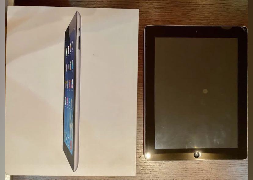 iPad 4 16gb (Category: iPad) located in Manila. Submitted by xuchesca (Listing ID 1073775069, Image 2). Description: iPad 4 16gb Silver WiFi only No major issues and no dents.