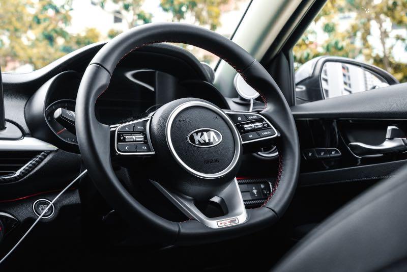 Kia Cerato D Steering wheel, Car Accessories, Accessories on Carousell