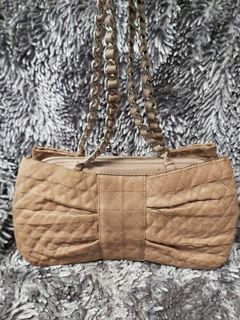 (Category: ) located in . Submitted by fadsntrendsetc (Listing ID 1073755298, Image 1). Description: .