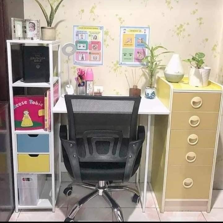 second hand study table and chair