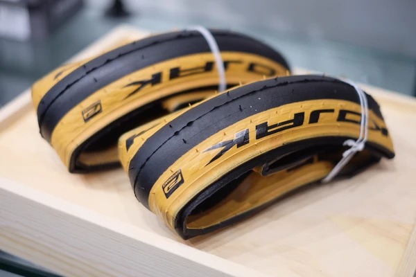 schwalbe kojak 16 tan wall