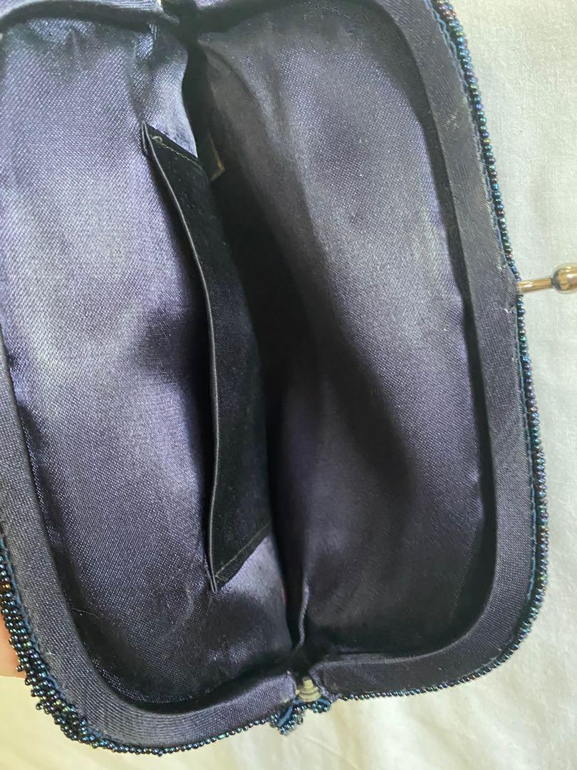 Sequins Cosmetic pouch (Category: Purses & Pouches) located in Quezon City. Submitted by irenerc (Listing ID 1073654992, Image 3). Description: Bought in the US. I wasn’t able to use this. Stored for years. Rfs decluttering .
