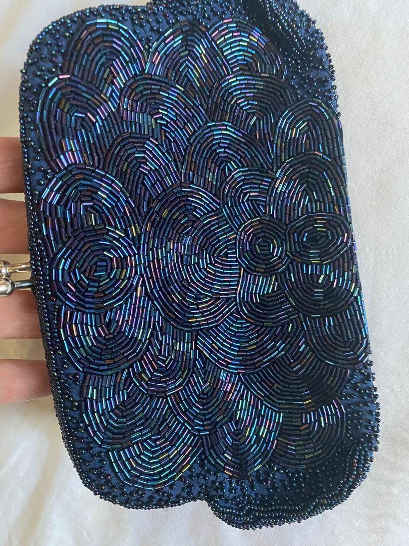 Sequins Cosmetic pouch (Category: Purses & Pouches) located in Quezon City. Submitted by irenerc (Listing ID 1073654992, Image 2). Description: Bought in the US. I wasn’t able to use this. Stored for years. Rfs decluttering .
