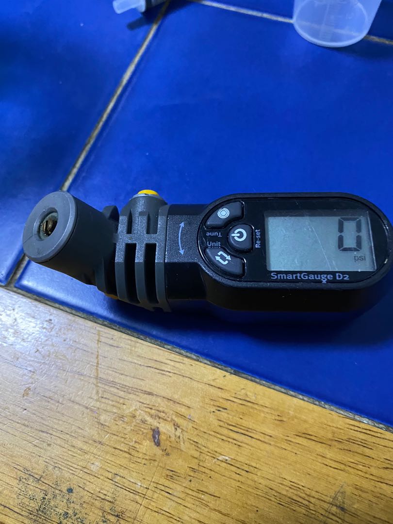 Topeak tyre pressure gauge, Sports Equipment, Bicycles & Parts