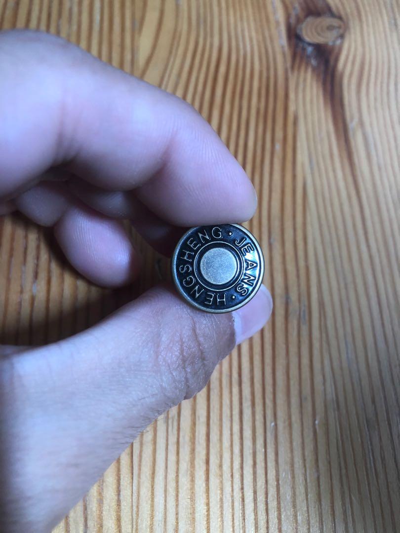 Adjustable button (Category: Sets or Coordinates) located in Singapore. Submitted by isaacyang (Listing ID 1073825439, Image 1). Description: Buttons able to be moved anywhere you like to adjust the waist size of your pants. .
