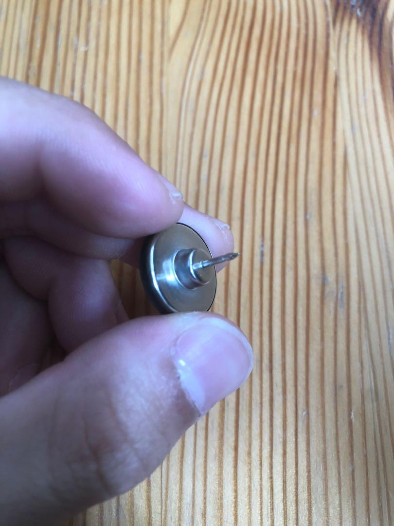 Adjustable button (Category: Sets or Coordinates) located in Singapore. Submitted by isaacyang (Listing ID 1073825439, Image 3). Description: Buttons able to be moved anywhere you like to adjust the waist size of your pants. .