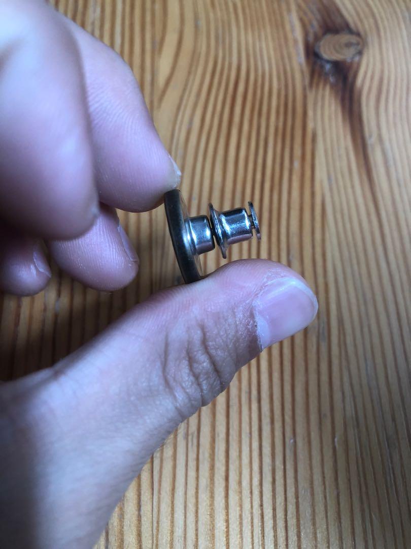 Adjustable button (Category: Sets or Coordinates) located in Singapore. Submitted by isaacyang (Listing ID 1073825439, Image 2). Description: Buttons able to be moved anywhere you like to adjust the waist size of your pants. .