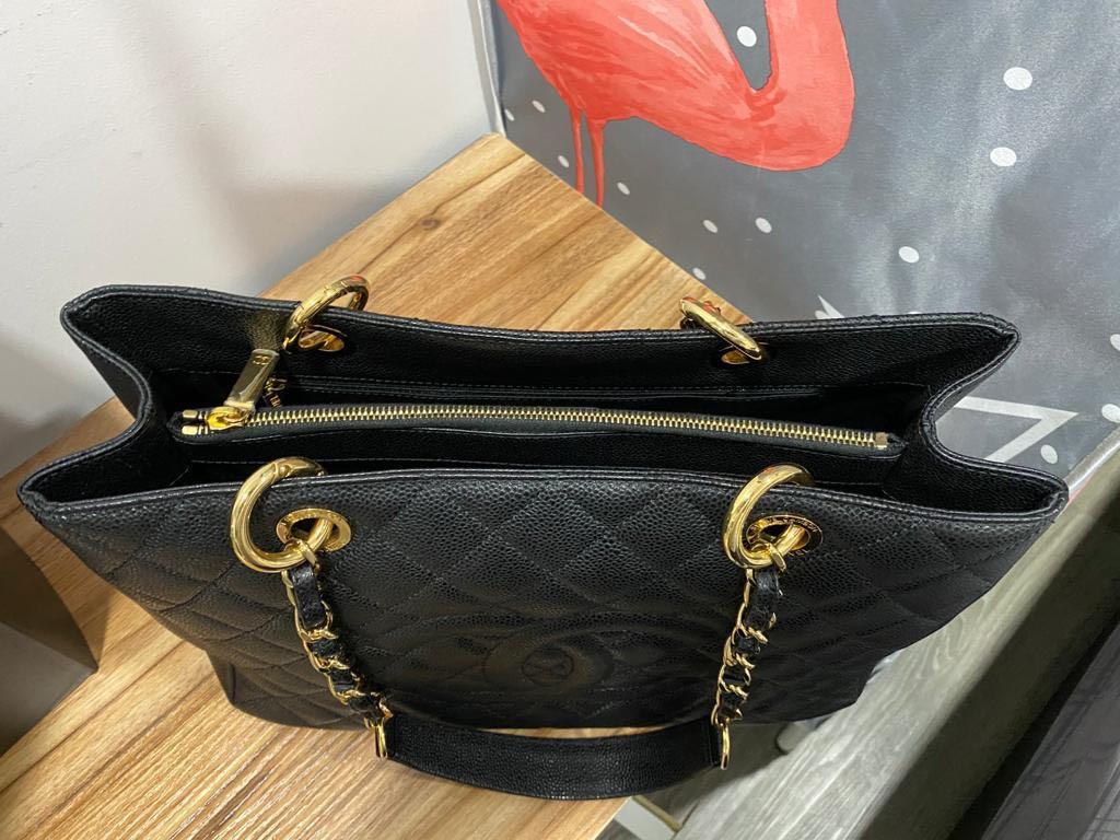Early 2000s Shoulder Bags - 648 For Sale at 1stDibs - Page 2