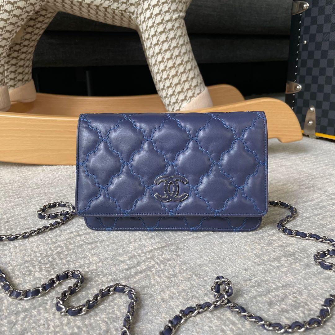 Chanel Hampton Wallet On chain, Luxury, Bags & Wallets on Carousell