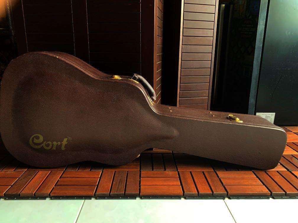 Cort hard shop case