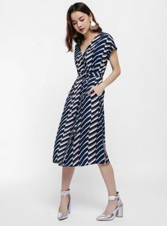 (Category: ) located in . Submitted by finless_closet (Listing ID 1073942075, Image 1). Description: .