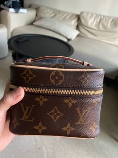 (Category: ) located in . Submitted by closet_collection (Listing ID 1073911786, Image 1). Description: .