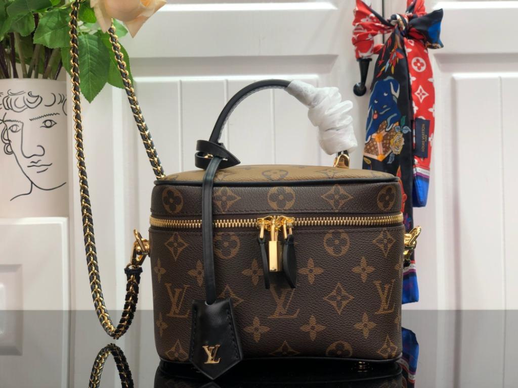 Lv vanity pm bag 2025