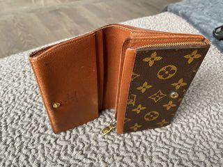LV Wallet 100% Authentic
