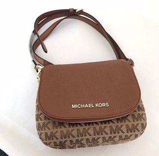 (Category: ) located in . Submitted by yl_essentials26 (Listing ID 1073818462, Image 1). Description: .