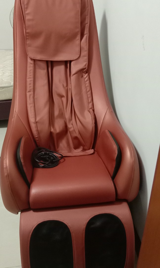 OTO Massage Chair Price Nego for Fast Deal Furniture Home Living Furniture Chairs on Carousell