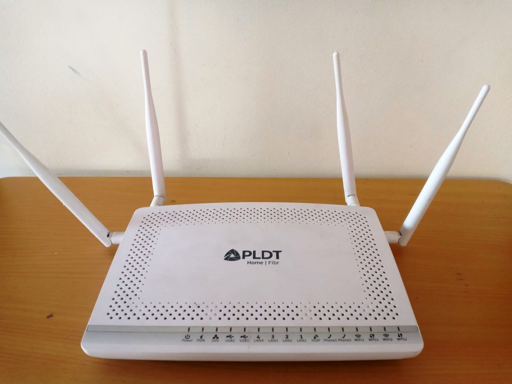 PLDT Fibr FiberHome Router GPON ONU AN550604, Computers & Tech, Parts & Accessories, Networking